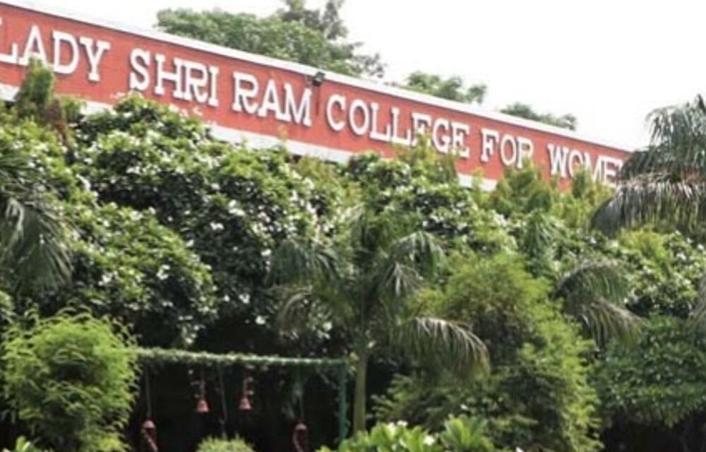 दिल्ली-गैंगरेप के बाद लेडी श्रीराम कॉलेज में क्लासेस बंद:ऑनलाइन पढ़ाई शुरू; गेट के पास गैंगरेप आरोपी के एनकाउंटर के बाद फैसला