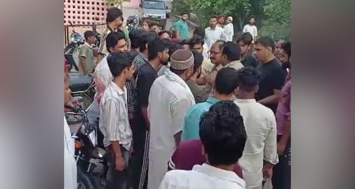 साली की शादी में पहुंचा था युवक, धारदार हथियार से रेत दिया पत्नी का गला