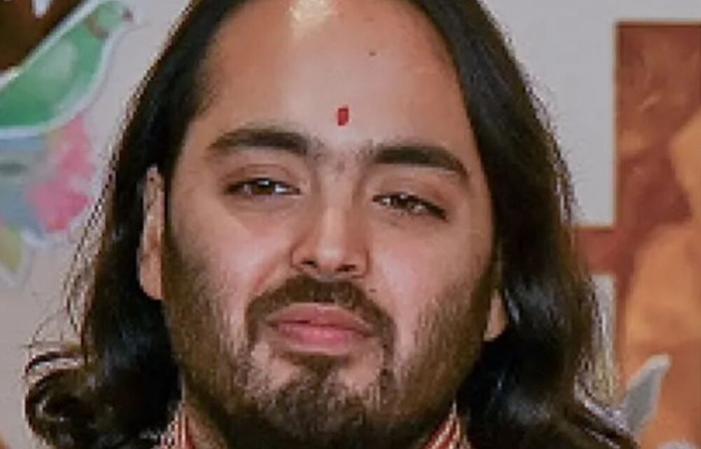 यूके में सस्टेनेबिलिटी के प्रोफेसर ऑफ प्रैक्टिस बने अनंत अंबानी:छात्रों को ग्रीन एनर्जी पढ़ाएंगे; 2035 तक नेट कार्बन जीरो का रोडमैप तैयार कर रहे