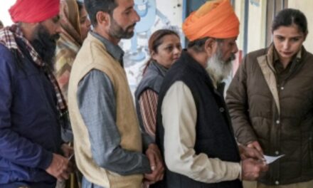 124 पूर्व ब्यूरोक्रेट्स बोले