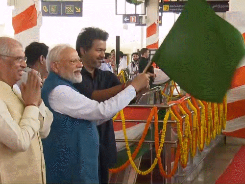 पीएम मोदी ने विजय के साथ मेट्रो में सफर किया:चेन्नई में ट्रेन के फेज-2 का उद्घाटन; पूरे शहर में ड्रोन उड़ाने पर रोक