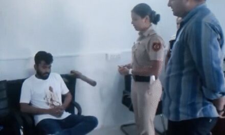 दीपके की हिरासत का 100 सेकेंड का VIDEO:दादी की मौत की खबर सुन सिर पकड़ा, दिल्ली पुलिस की मदद की पेशकश ठुकराई