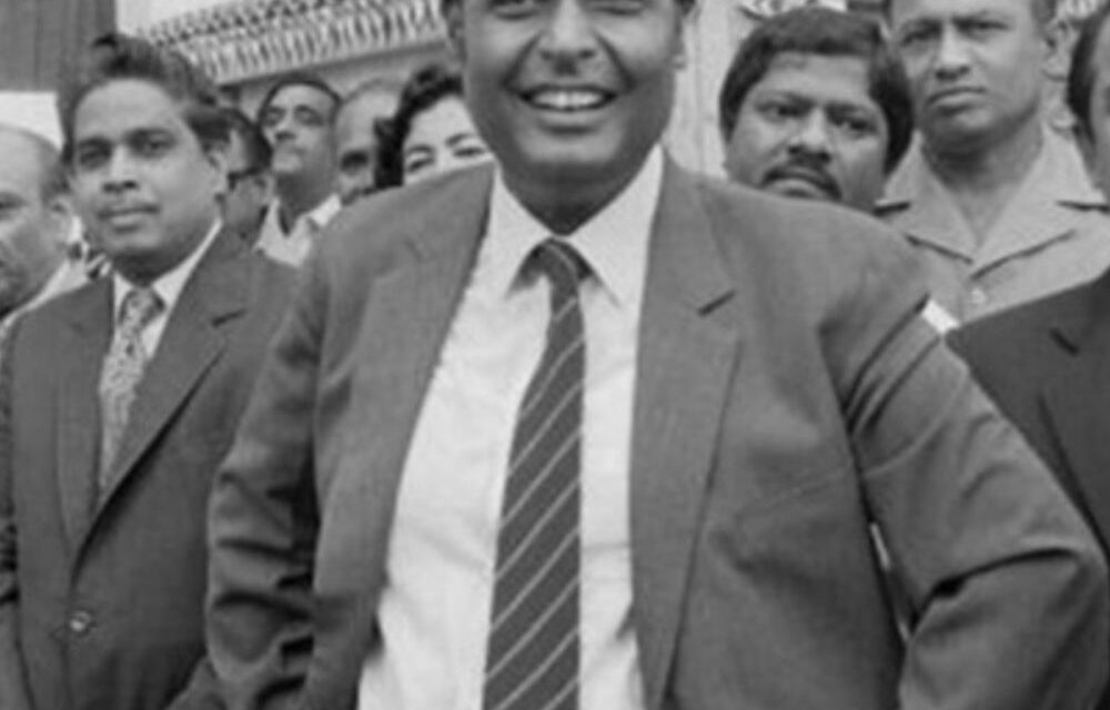 धीरूभाई ने भारत को सिर्फ बचत नहीं, निवेश करना सिखाया:शेयर बाजार को मध्यमवर्गीय परिवारों तक पहुंचाया, बड़े सपनों का साझेदार बनाया
