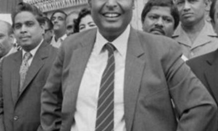 धीरूभाई ने भारत को सिर्फ बचत नहीं, निवेश करना सिखाया:शेयर बाजार को मध्यमवर्गीय परिवारों तक पहुंचाया, बड़े सपनों का साझेदार बनाया