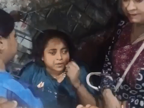 ममता बनर्जी पर चाकू से हमले की कोशिश:दुर्गा पंडाल जा रही थीं, आरोप