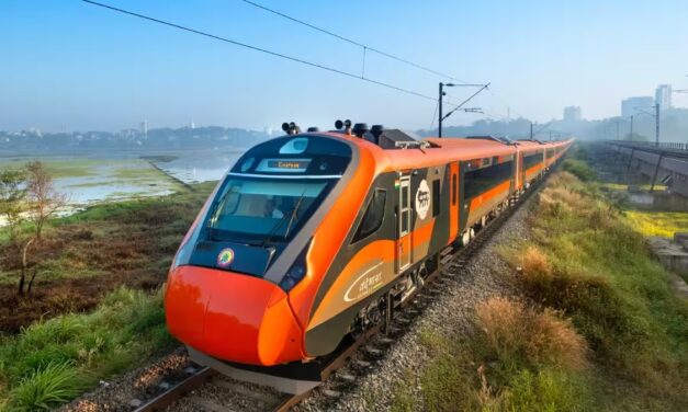 13 घंटे में 994 KM, ₹2600 किराया! SPL वंदे भारत में बुकिंग शुरू