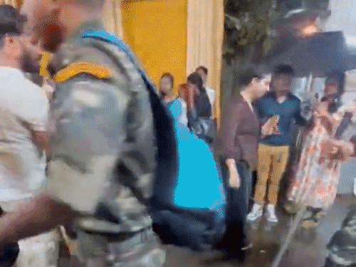 कोलकाता में चोरबागान दुर्गा पंडाल में भगदड़, 18 मौत:45 घायल; बारिश से बचने को जमा हुई थी भीड़; पंडाल 91 साल से लग रहा