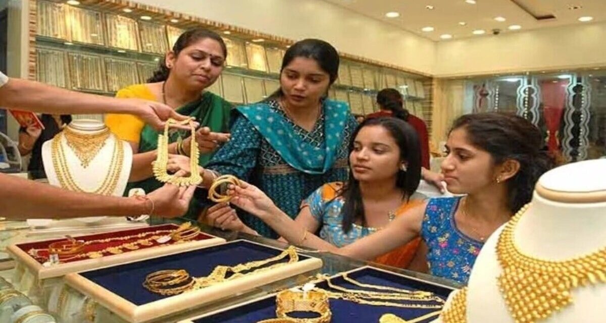 सोना-चांदी के दाम में आज बड़ा फेरबदल, कहीं महंगा तो कहीं घटे दाम