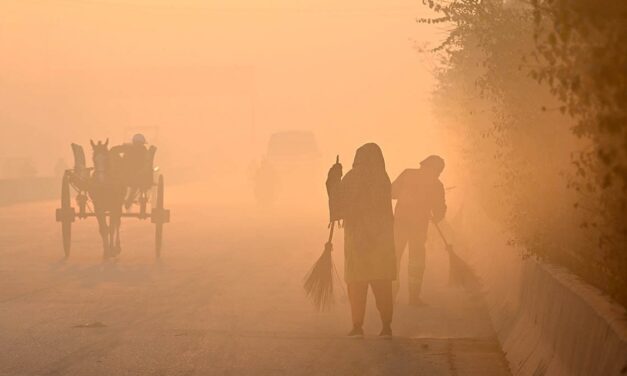 घुट-घुटकर मरेगा PAK? युद्ध ने बढ़ाई जहरीली हवा, स्मोग का खतरा बढ़ा