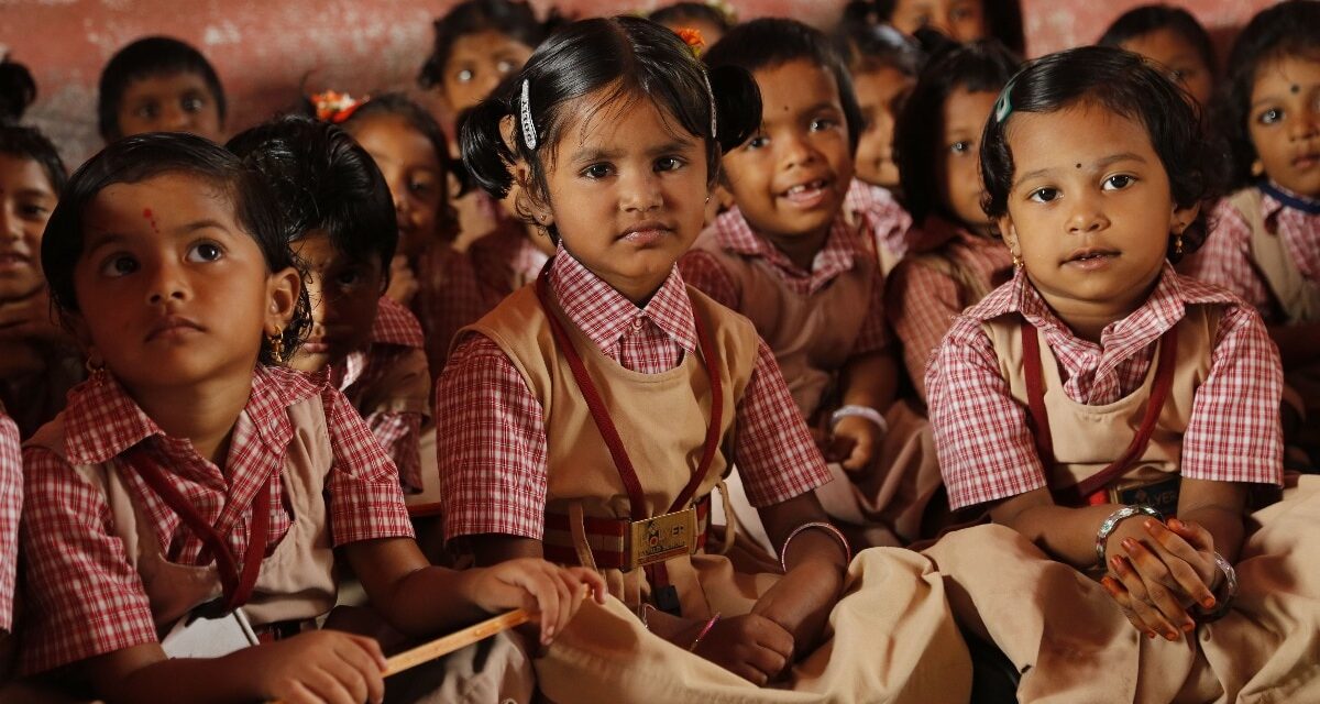 यूपी में बेटी के जन्म से ग्रेजुएशन तक ₹25,000, जानें कन्या सुमंगला योजना की शर्तें
