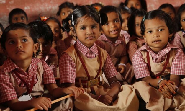 यूपी में बेटी के जन्म से ग्रेजुएशन तक ₹25,000, जानें कन्या सुमंगला योजना की शर्तें