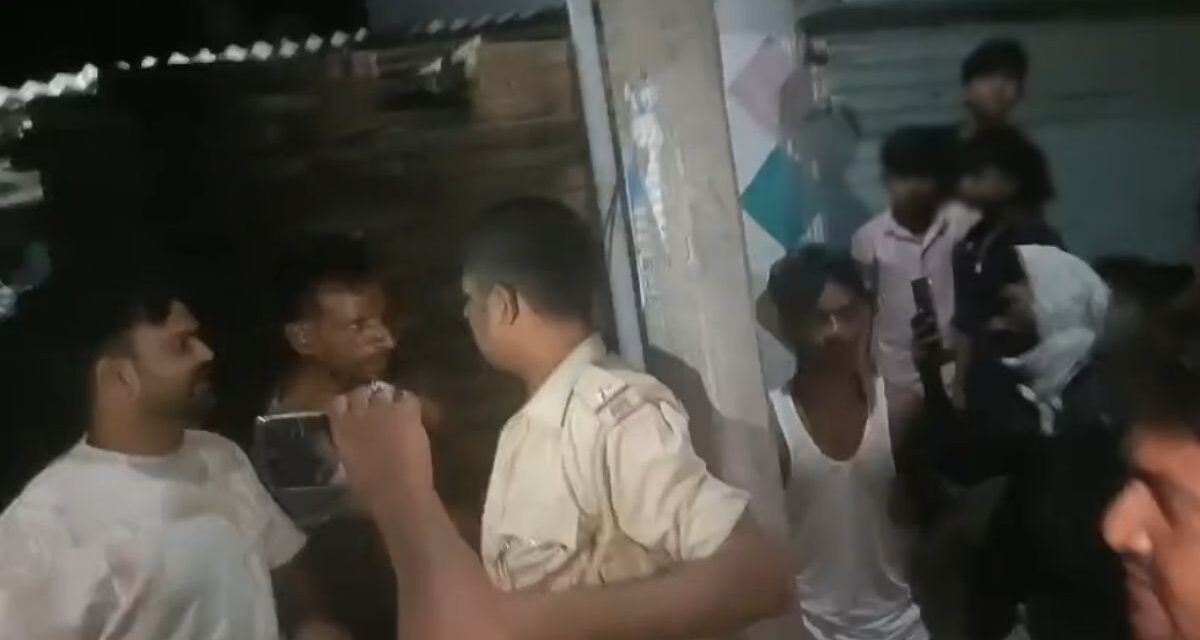ASI को खंभे से बांधकर पीटा, ग्रामीणों ने कहा